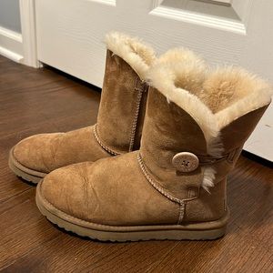 Short UGG boots